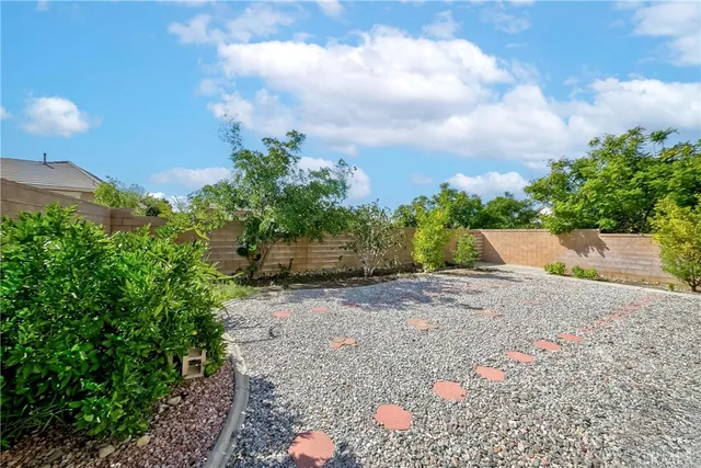 $828,800 | 15841 Snowy Peak Lane, Fontana, CA 92336