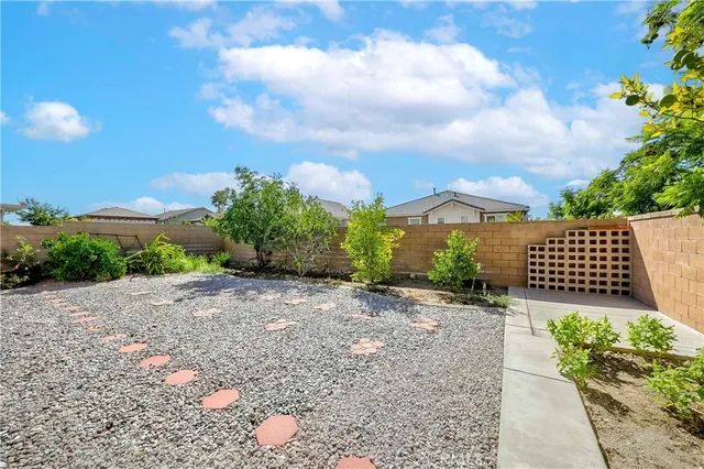 $828,800 | 15841 Snowy Peak Lane, Fontana, CA 92336