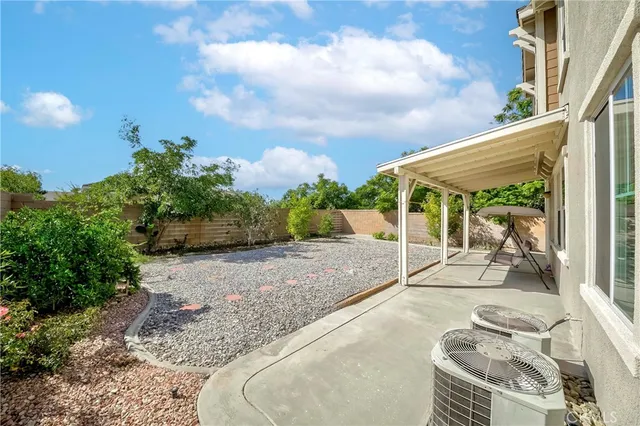 $828,800 | 15841 Snowy Peak Lane, Fontana, CA 92336