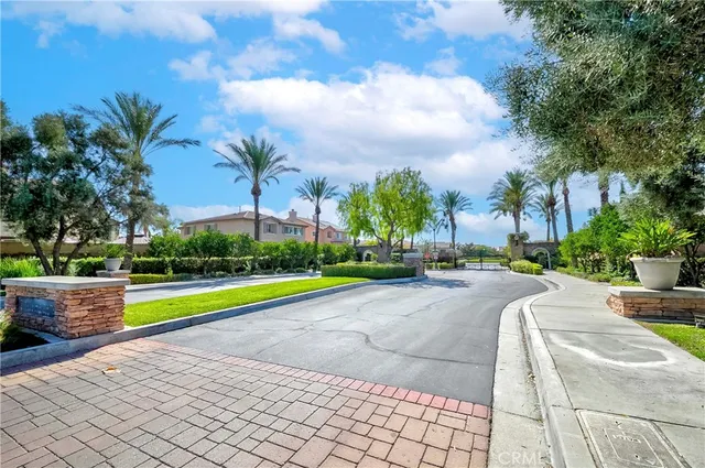 $828,800 | 15841 Snowy Peak Lane, Fontana, CA 92336