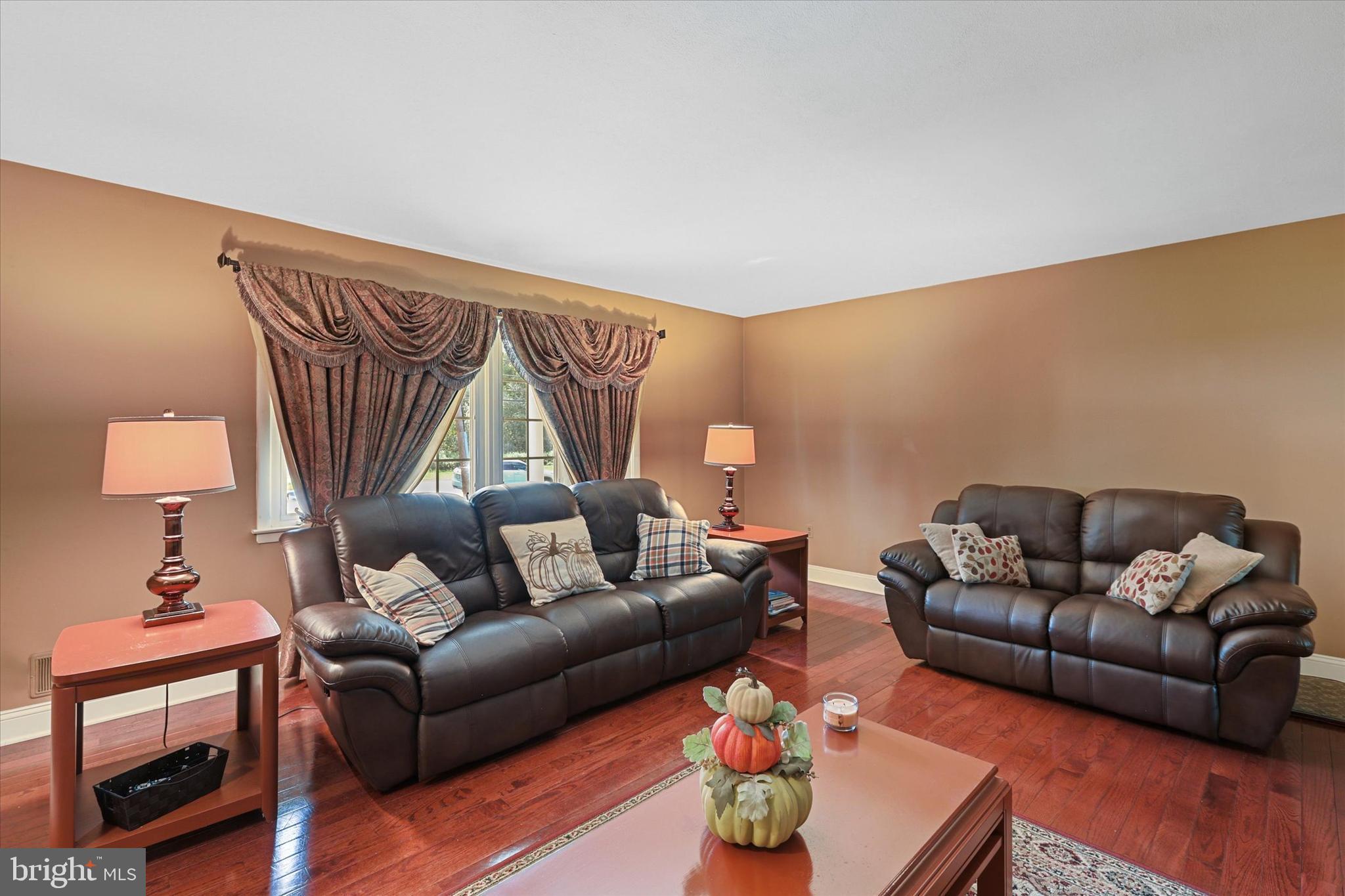 2014 Klockner Road Hamilton, NJ 08619 - Photo 7 of 36 Living Room