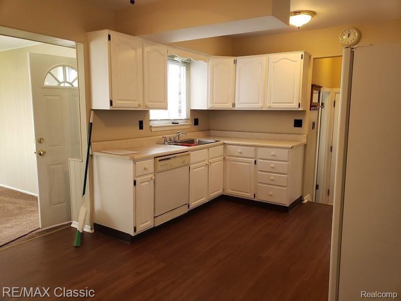 29649 Schoenherr Road Warren, MI 48088 - Photo 4 of 17