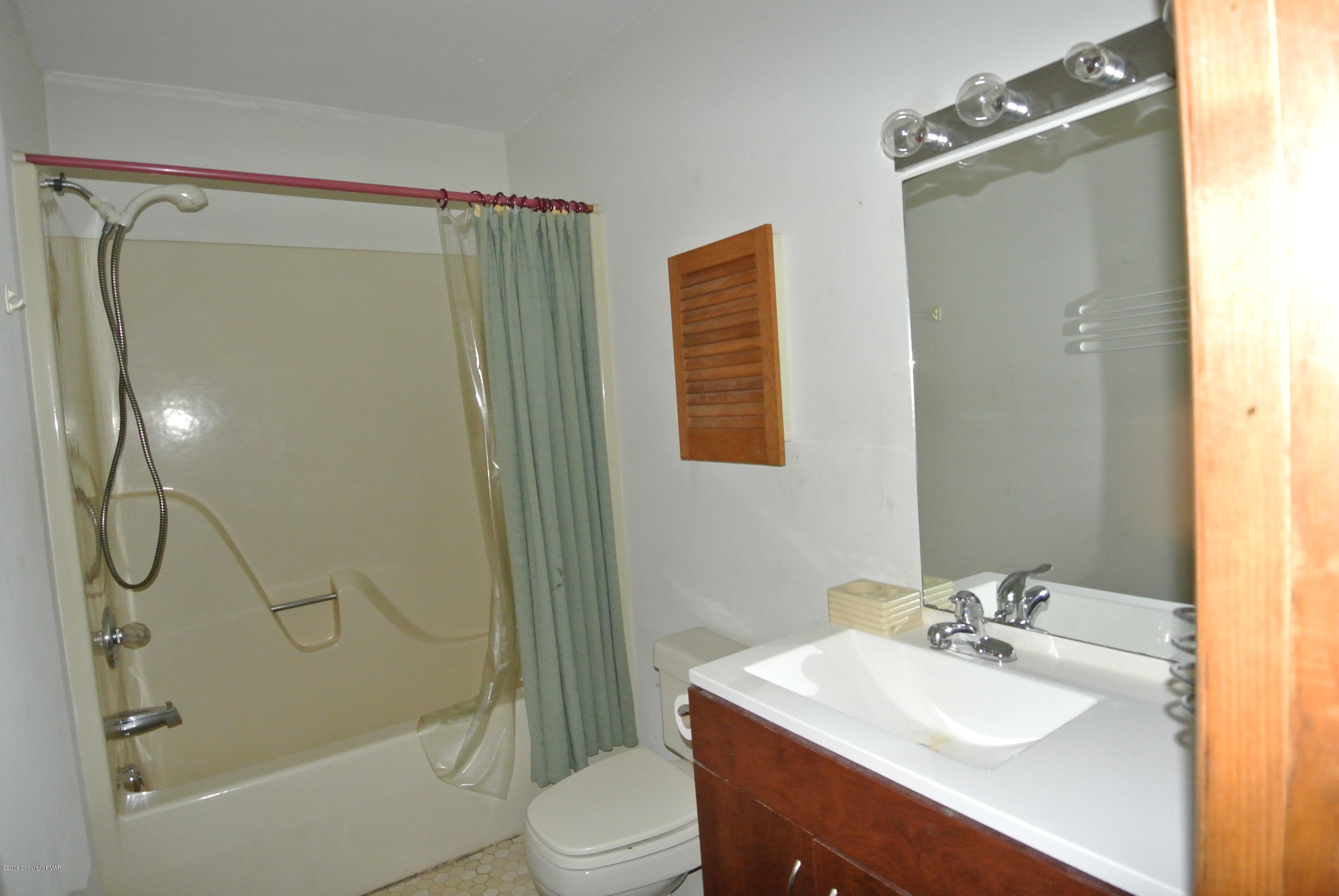 116 Upper Notch Road Albrightsville, PA 18210 - Photo 10 of 13 Main Bathroom