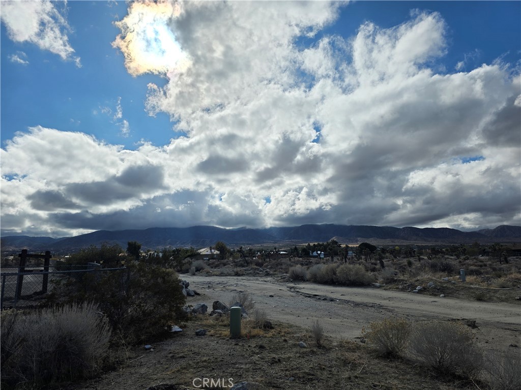 1 Goss Road Pinon Hills, CA 92372 - Photo 4 of 7 a view of a sky
