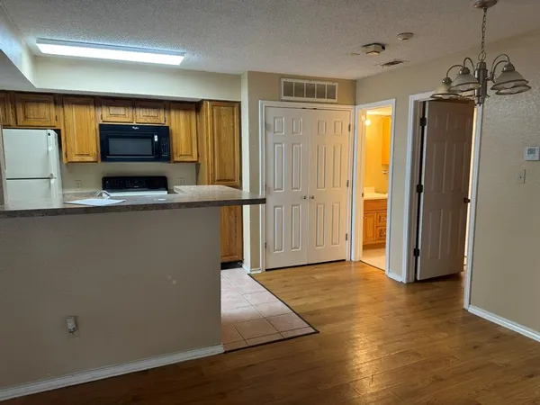 $1,195 | 2311 Balsam Drive, Unit H105, Arlington, TX 76006