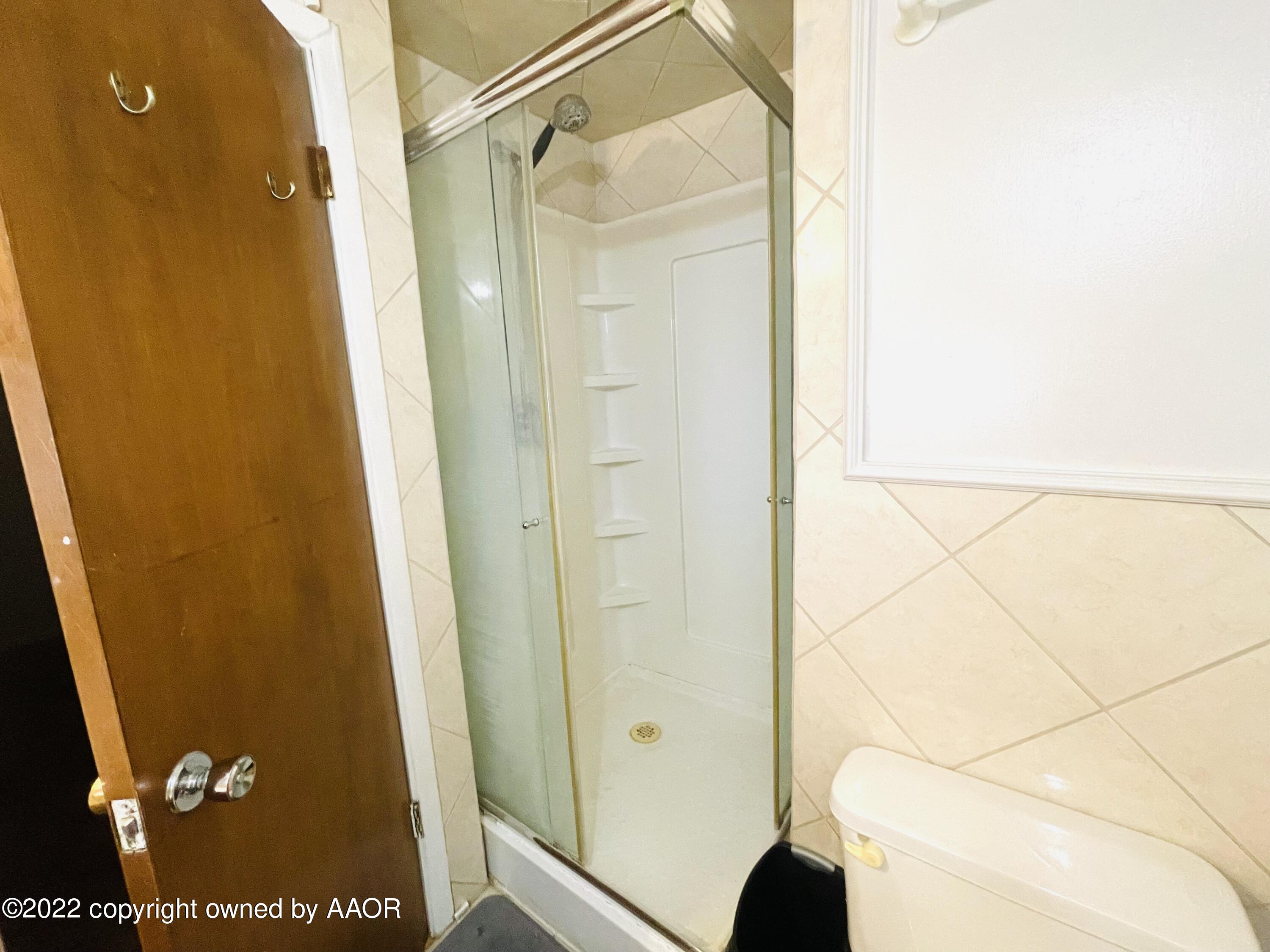 8010 River Road Amarillo, TX 79108 - Photo 20 of 43 Master Bath
