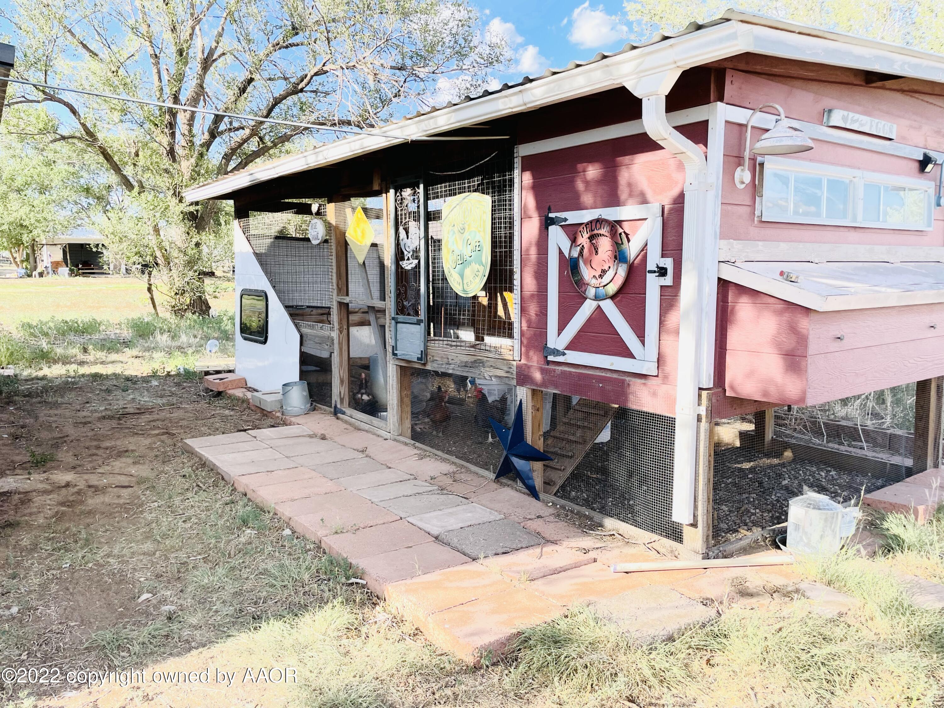 8010 River Road Amarillo, TX 79108 - Photo 29 of 43 Chicken coup