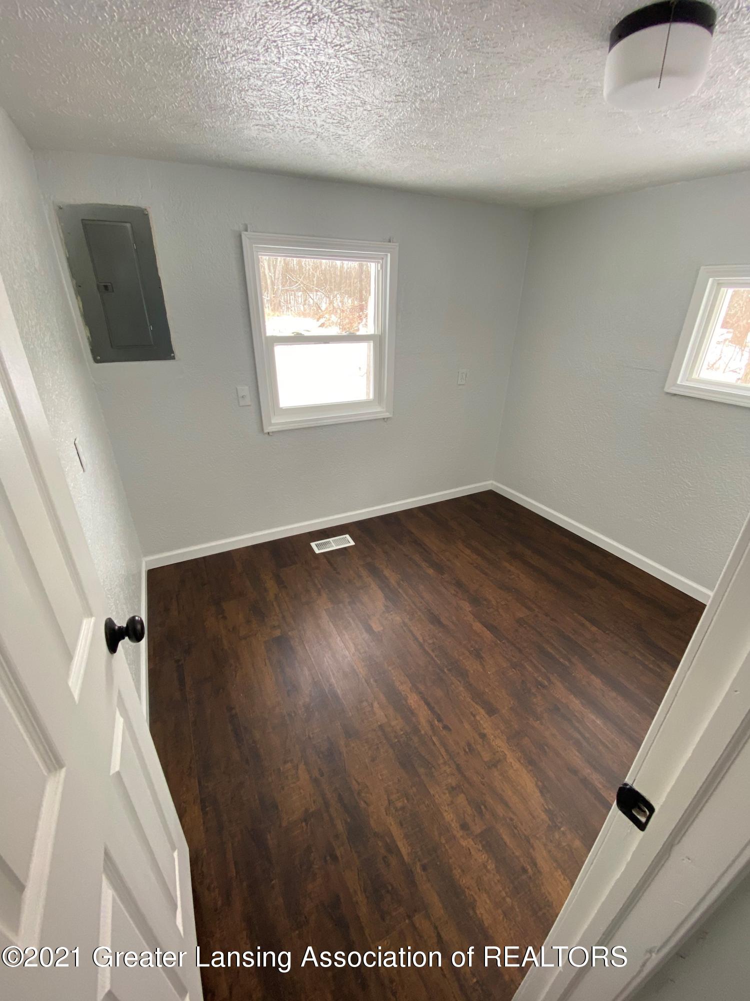 1716 West Jolly Road Lansing, MI 48910 - Photo 7 of 11 11