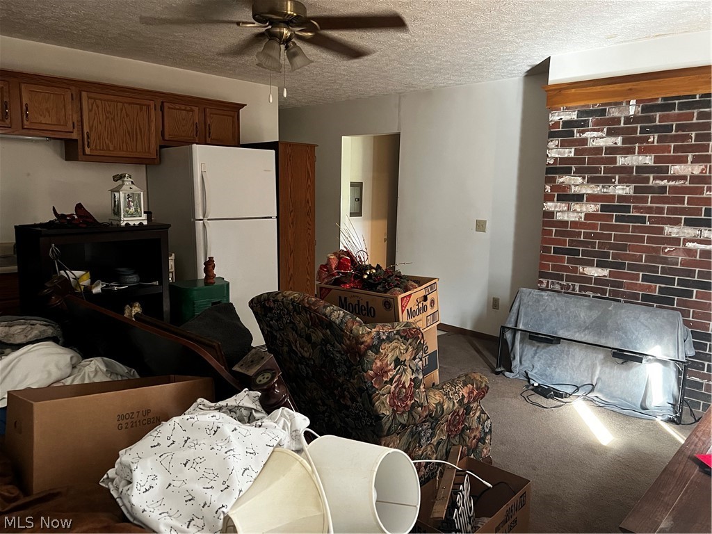 4709 Venus Road Uniontown, OH 44685 - Photo 20 of 23 inlay suite living room/kitchen
