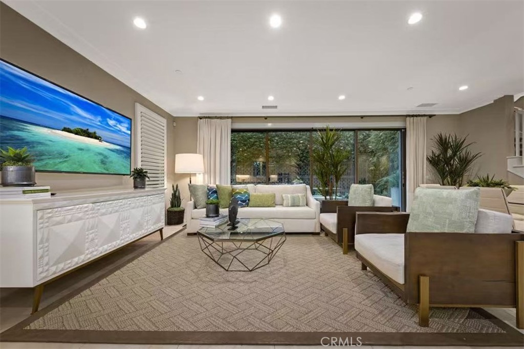 166 Villa Ridge Irvine, CA 92602 - Photo 3 of 33