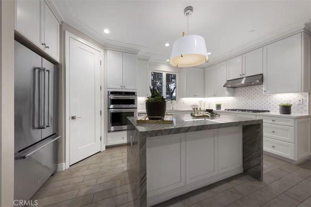 166 Villa Ridge Irvine, CA 92602 - Photo 8 of 33