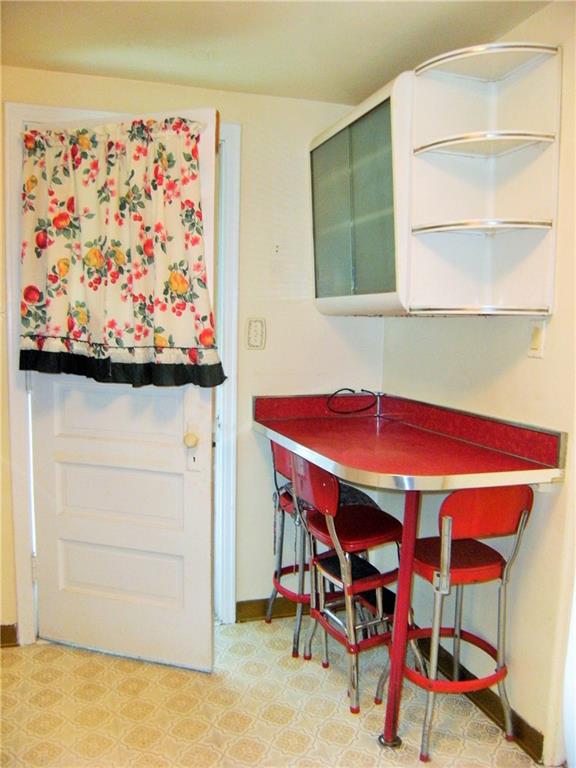 1194 Mifflin Road Pittsburgh, PA 15207 - Photo 8 of 20 Breakfast Bar