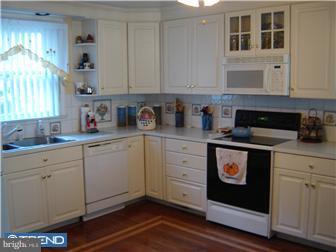 2494 Dale Road Huntingdon Valley, PA 19006 - Photo 4 of 12 Kitchen