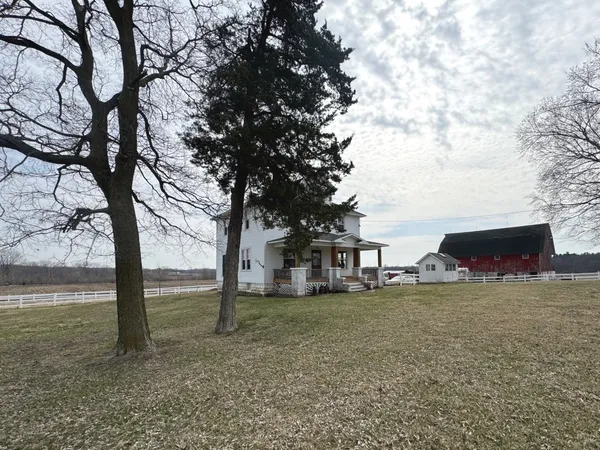 $324,900 | 1801 Lee Center Road, Amboy, IL 61310