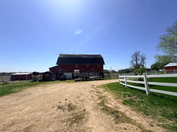 $324,900 | 1801 Lee Center Road, Amboy, IL 61310