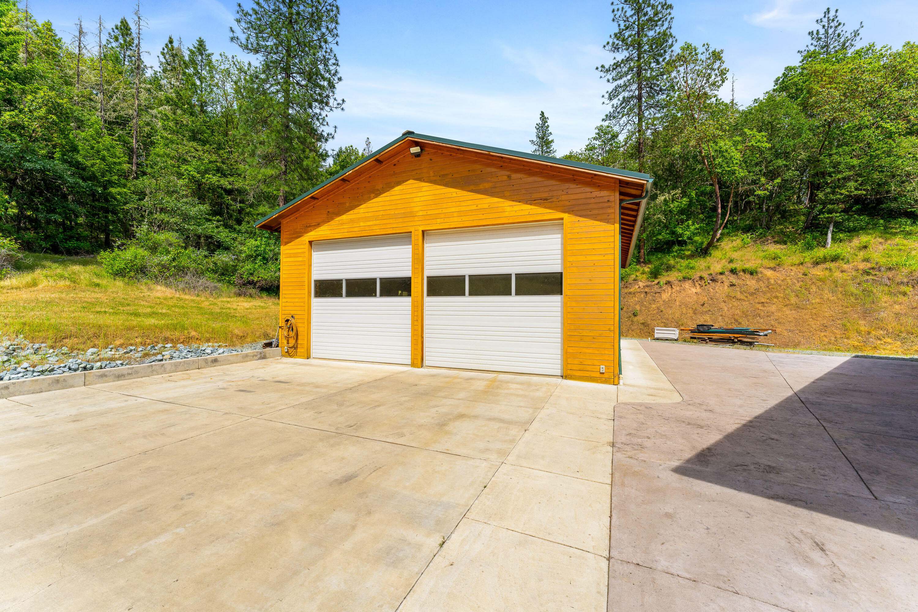 225 Eagle Ridge Road Canyonville, OR 97417 - Photo 17 of 52 a view of a house with a outdoor space