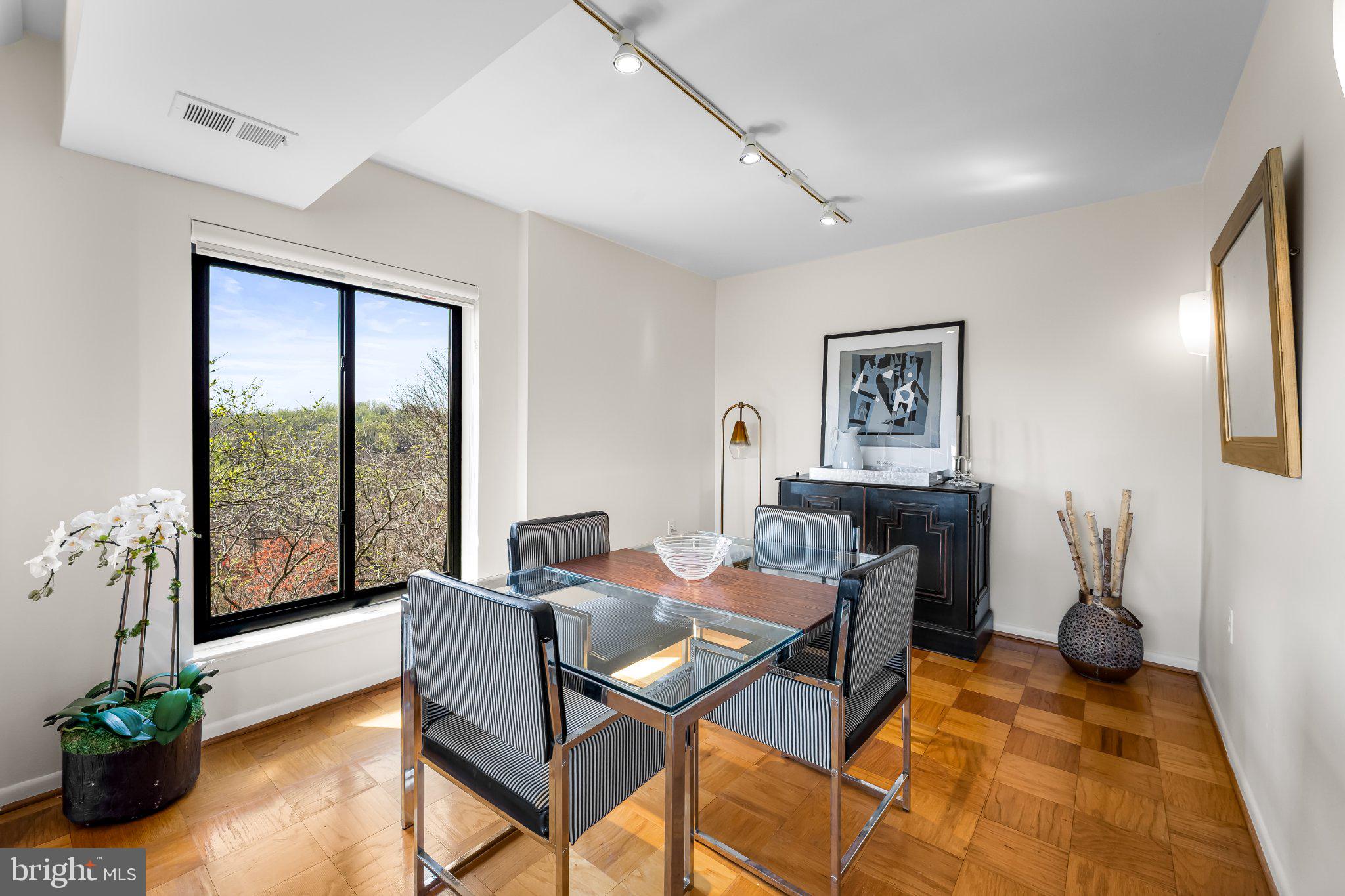 200 Cross Keys Road, Unit R 68 Baltimore, MD 21210 - Photo 9 of 30 Western exposure fills dining space with light