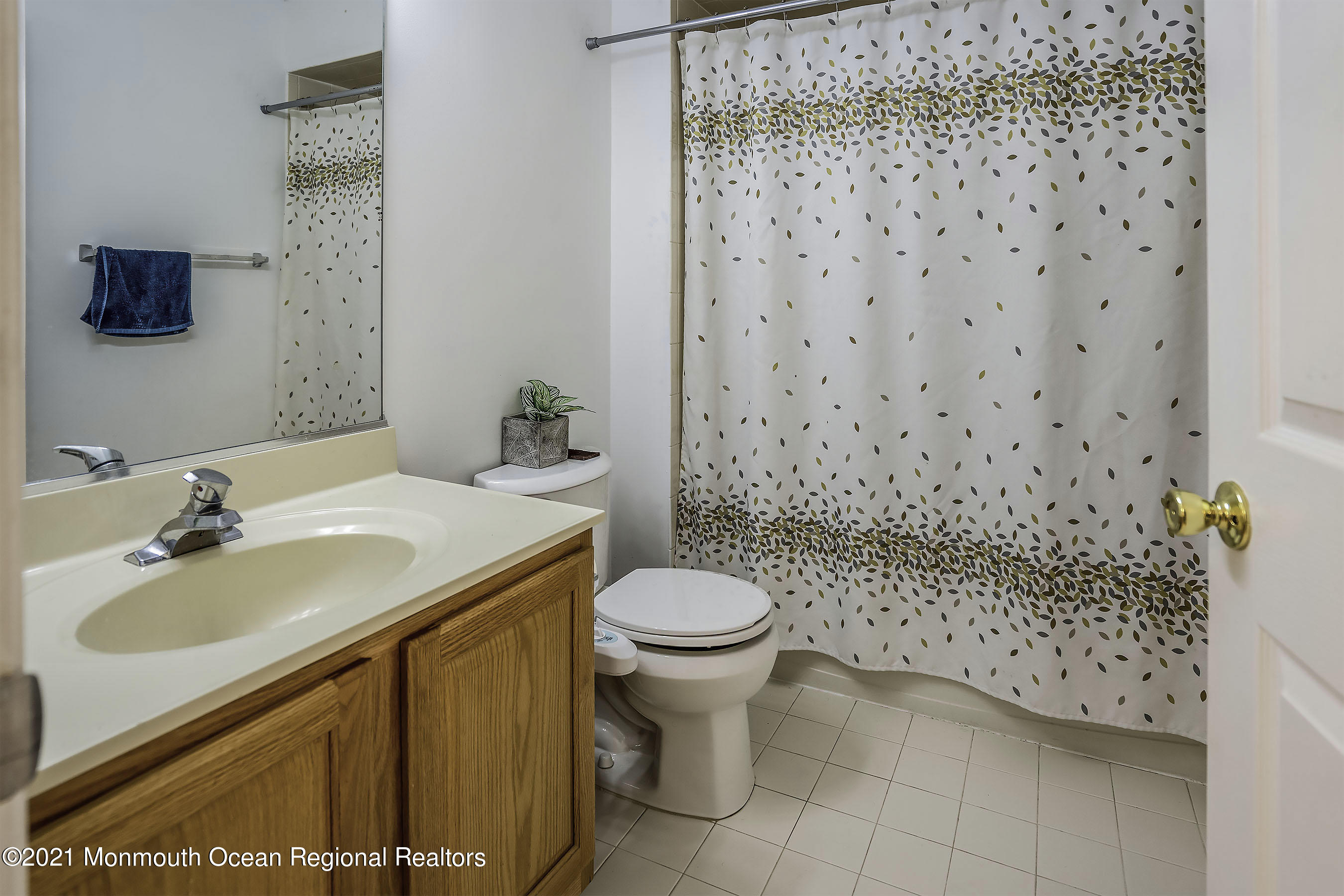 65 Wrangle Brook Road Toms River, NJ 08755 - Photo 23 of 37 Lavatory3B