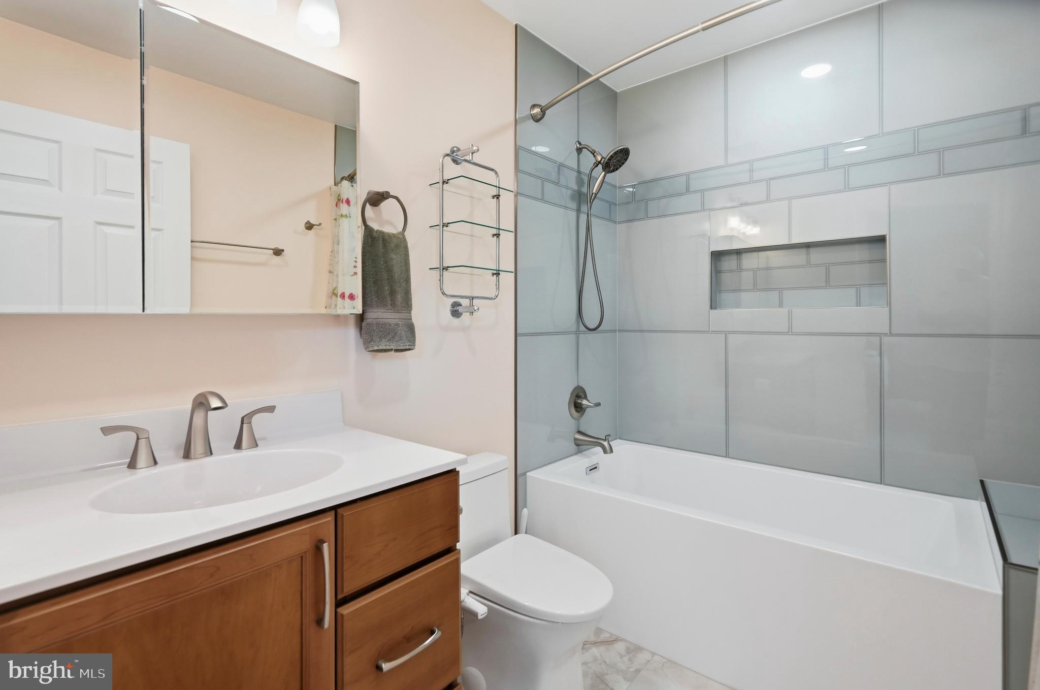 202 Arms Chapel Road Reisterstown, MD 21136 - Photo 17 of 33 Custom Tile in the Full Bathroom