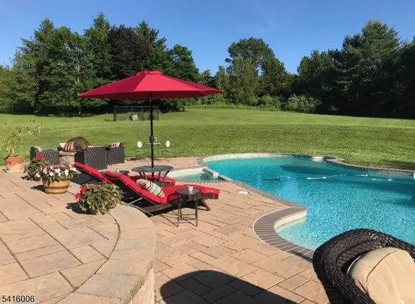 $1,975,000 | 18 Kerby Lane, Mendham, NJ 07945