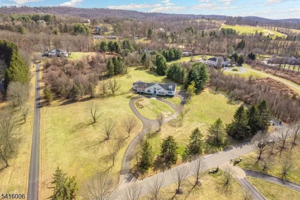 $1,975,000 | 18 Kerby Lane, Mendham, NJ 07945