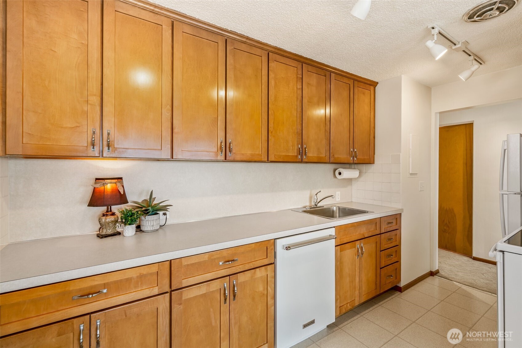 3015 Alki Avenue Southwest Seattle, WA 98116 - Photo 12 of 39