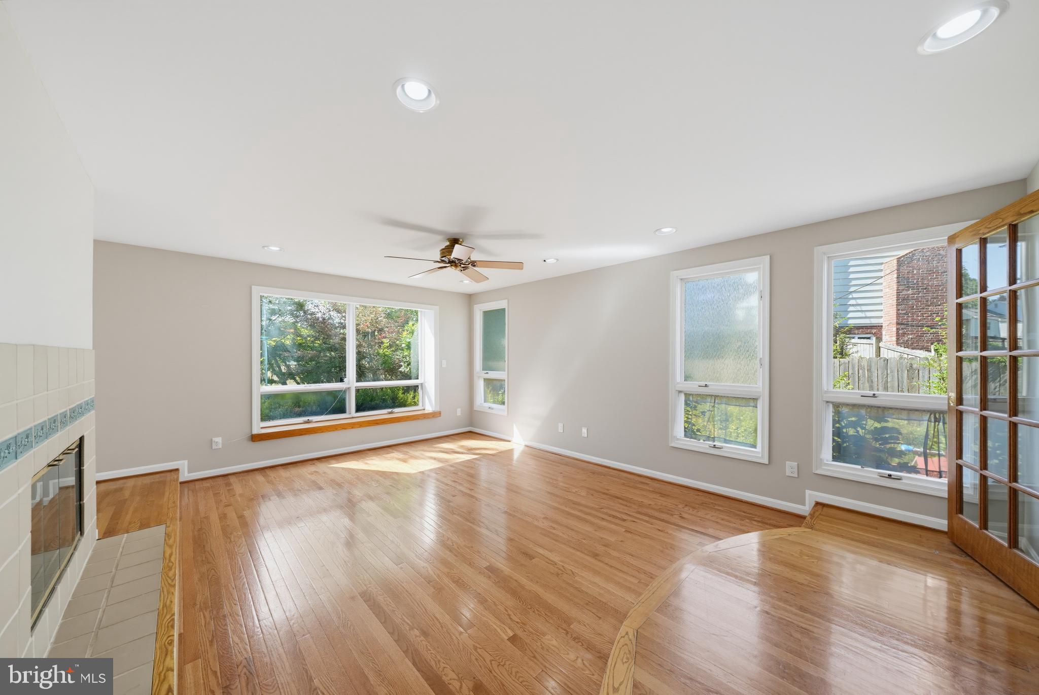 16818 Briardale Road Rockville, MD 20855 - Photo 9 of 45