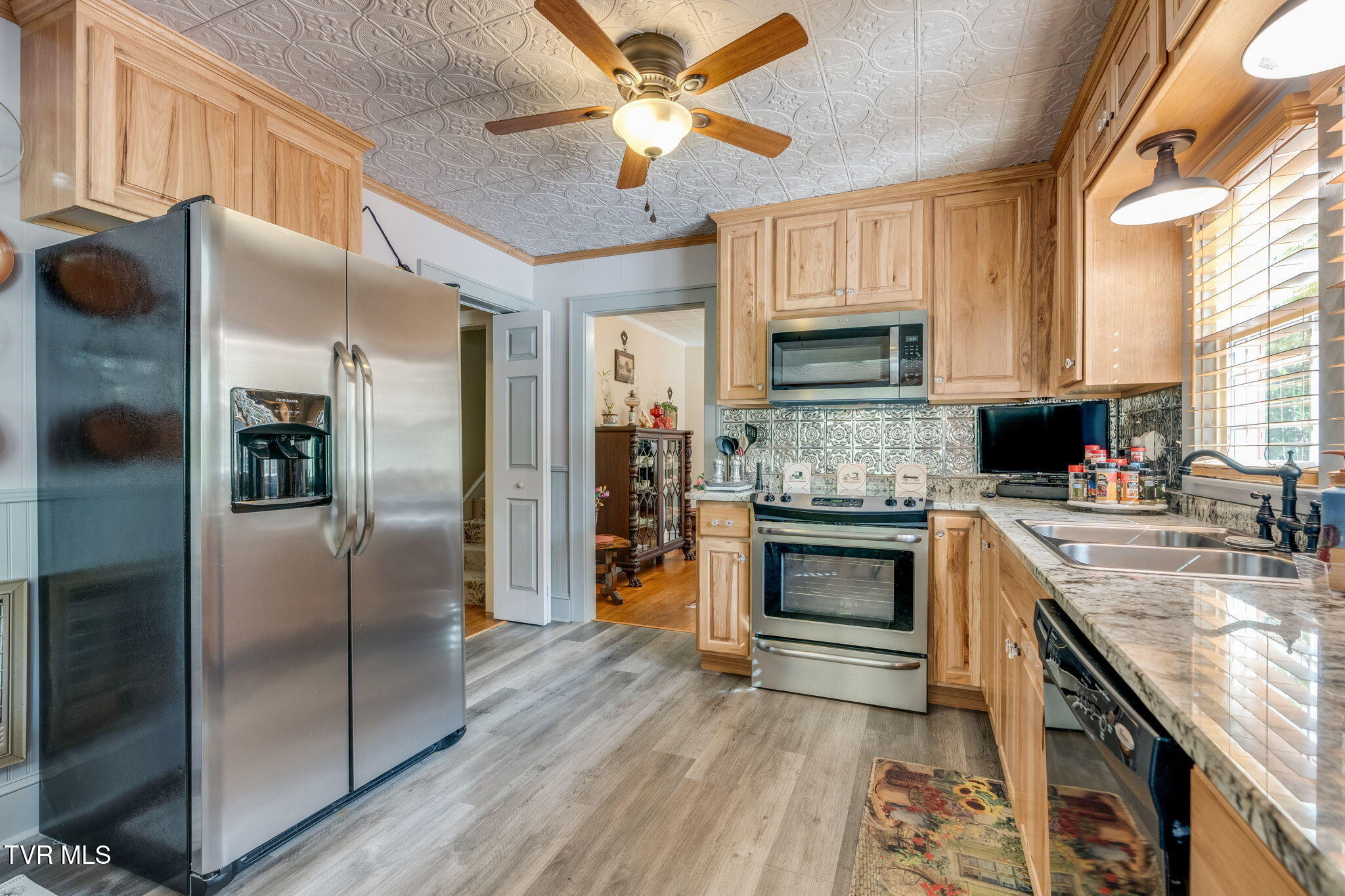 1384 Walnut Grove Road Bluff City, TN 37618 - Photo 10 of 43 010