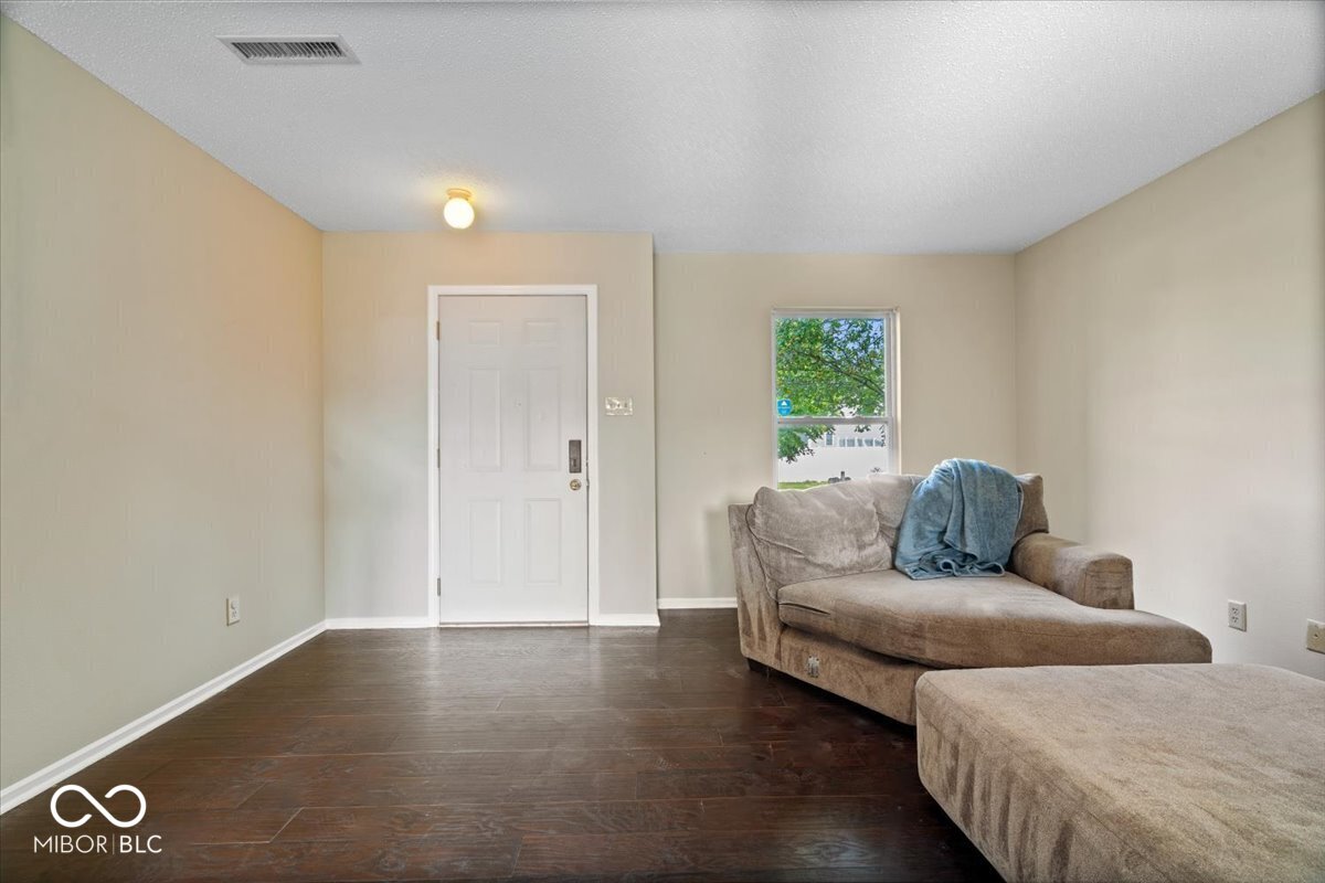 511 Tomahawk Street Sheridan, IN 46069 - Photo 4 of 32