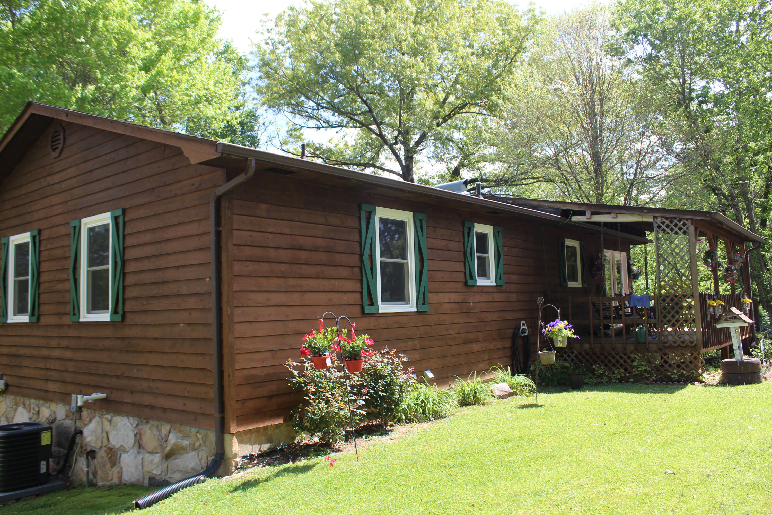 119 Ironwood Road Middlesboro, KY 40965 - Photo 1 of 52 IMG_0862