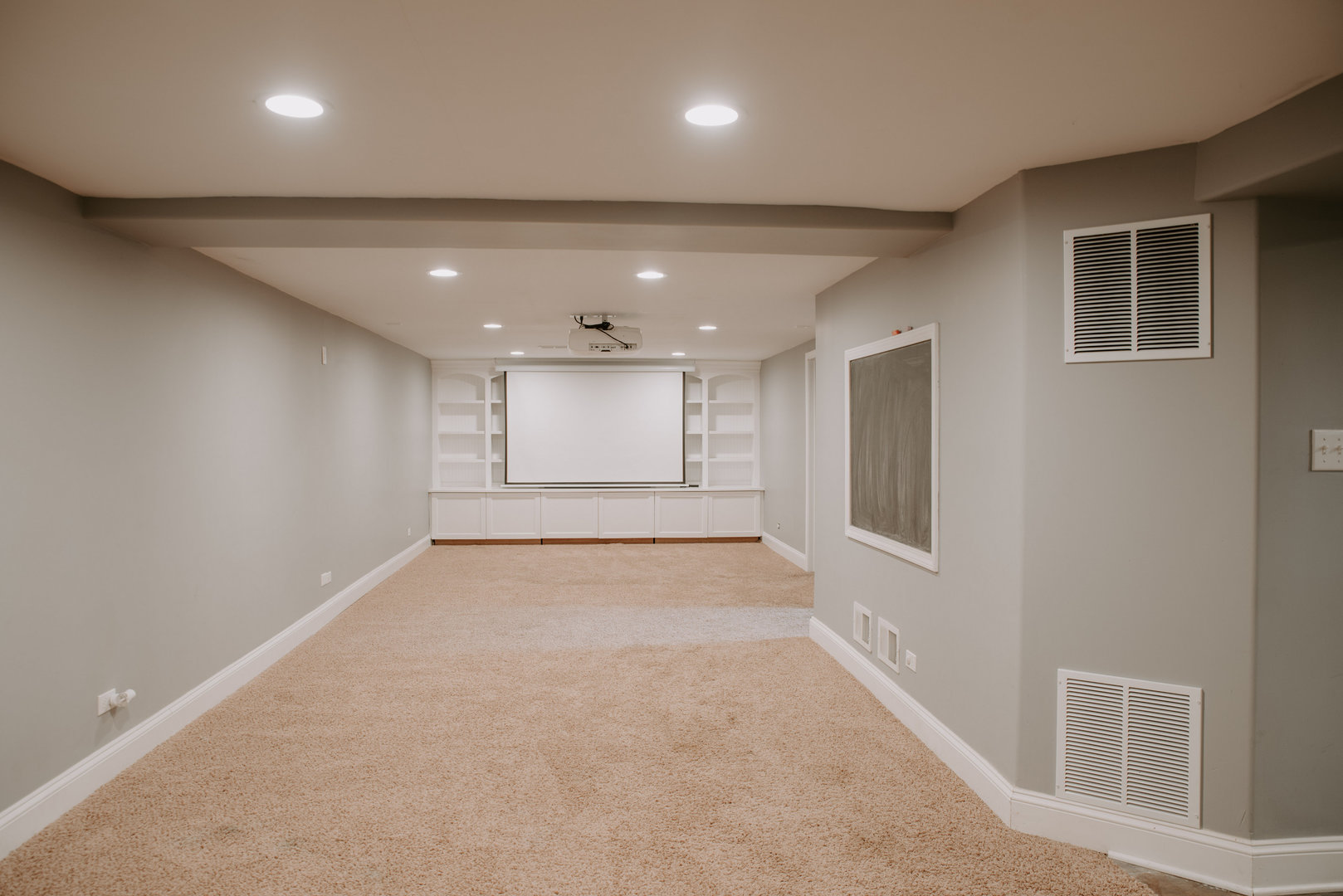 906 Sunset Road Wheaton, IL 60189 - Photo 18 of 32 a view of an empty room