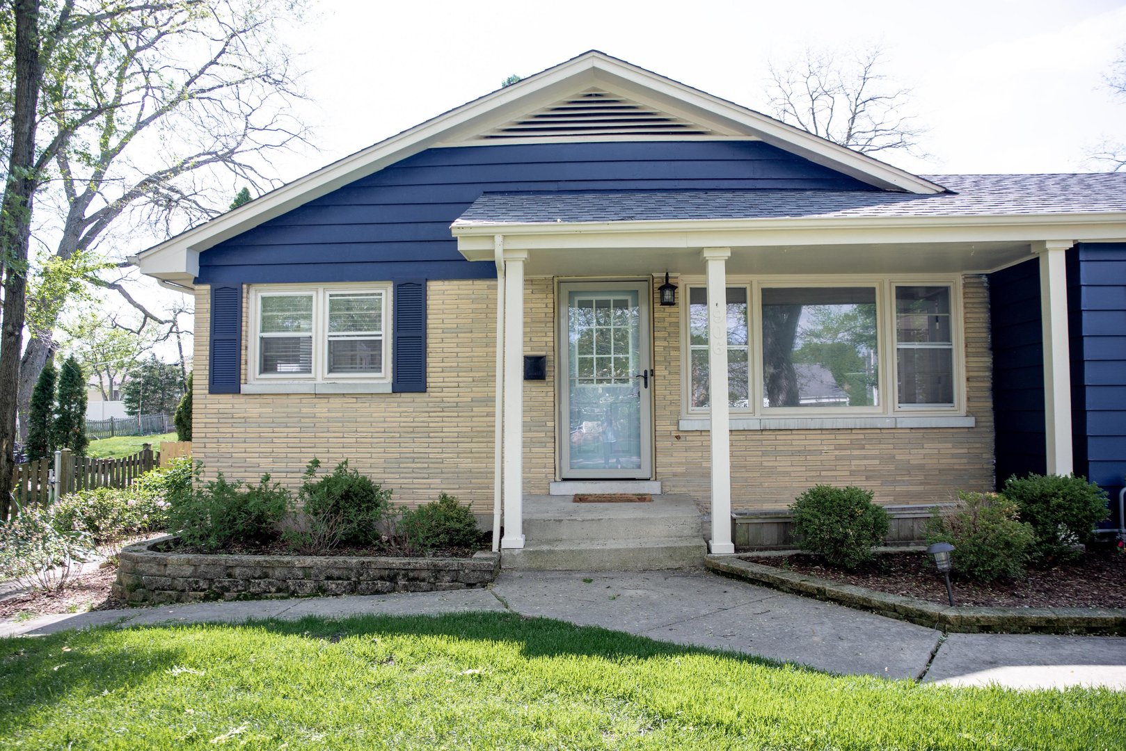 906 Sunset Road Wheaton, IL 60189 - Photo 3 of 32 a front view of a house with a yard