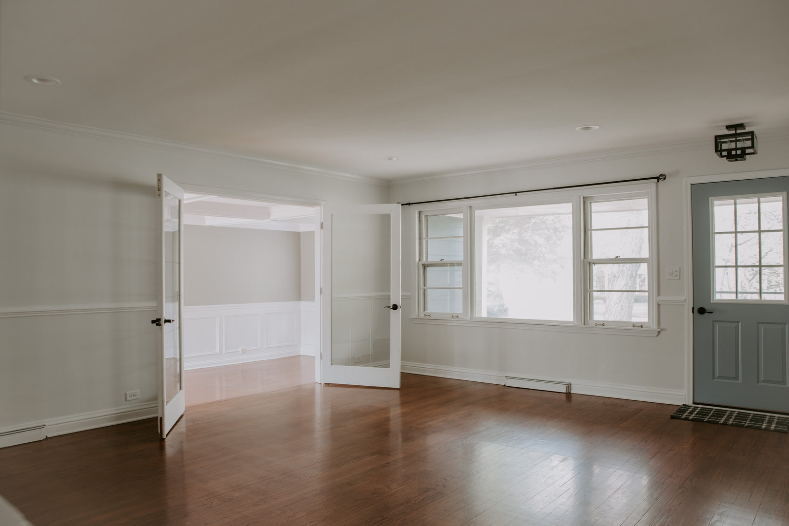 906 Sunset Road Wheaton, IL 60189 - Photo 4 of 32 an empty room with wooden floor and windows
