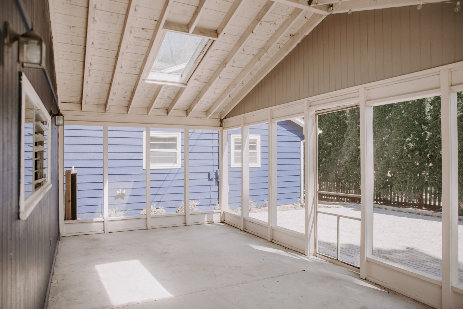 906 Sunset Road Wheaton, IL 60189 - Photo 31 of 32 a view of an empty room with windows