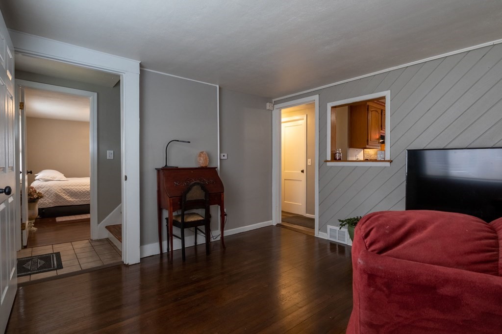 35 Russell Street Springfield, MA 01104 - Photo 8 of 31