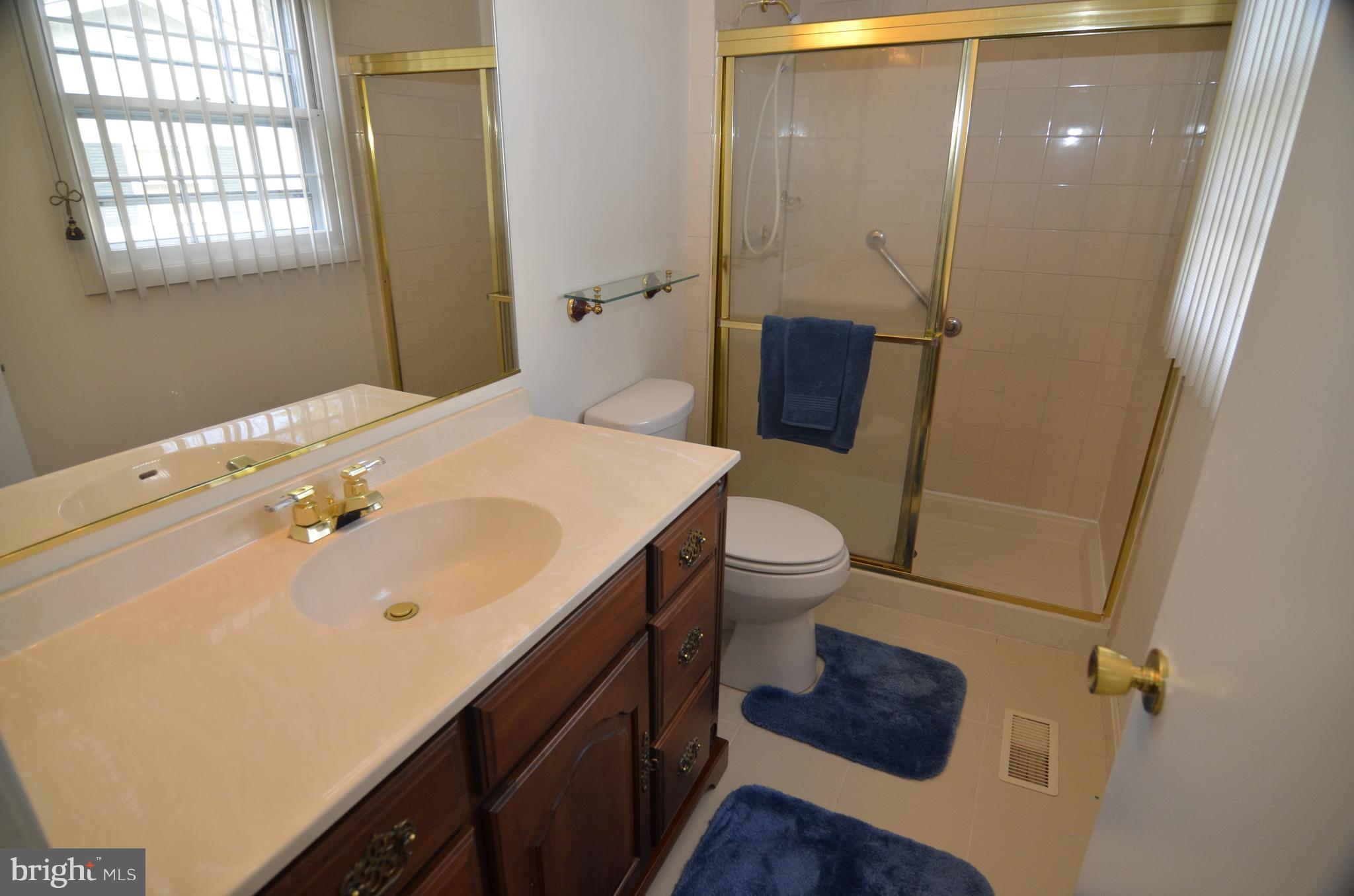 8725 Oxwell Lane Laurel, MD 20708 - Photo 15 of 29 Bath (Master)