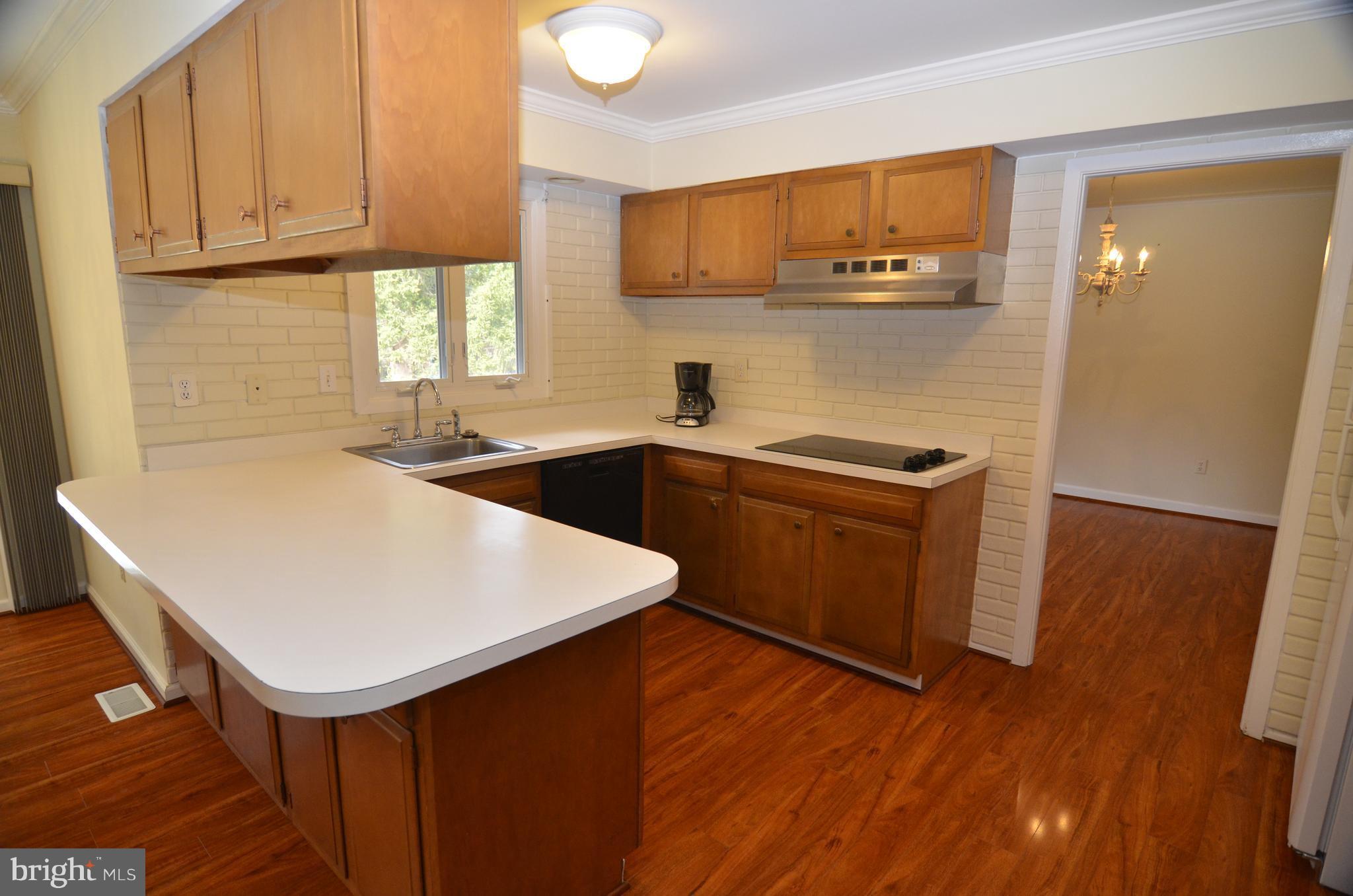 8725 Oxwell Lane Laurel, MD 20708 - Photo 10 of 29 Kitchen