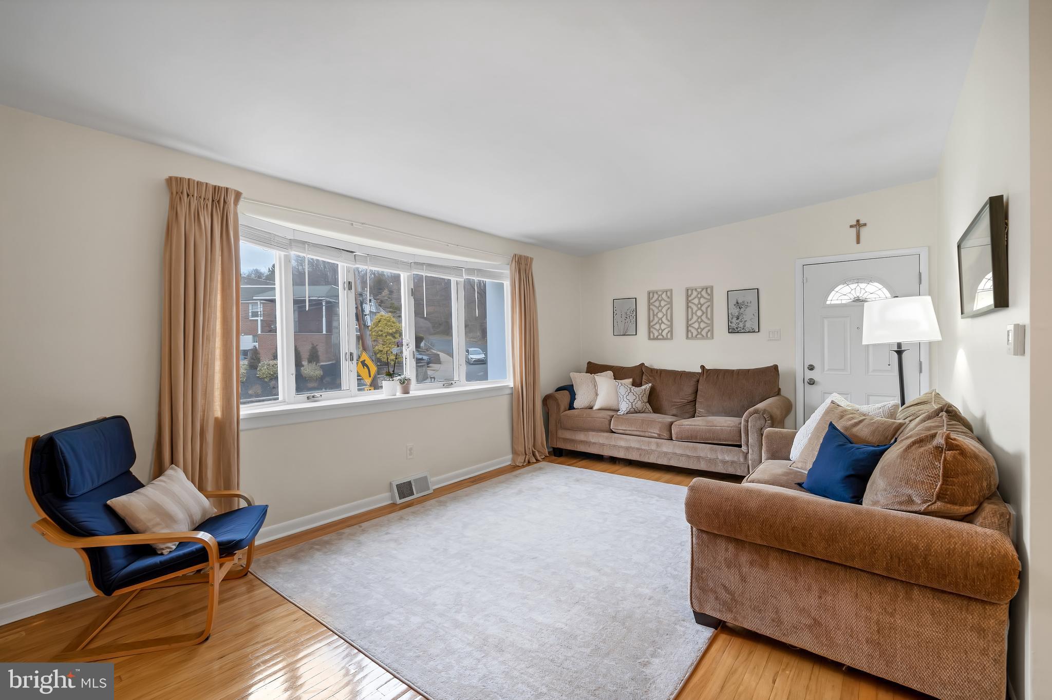 7203 Hill Road Philadelphia, PA 19128 - Photo 4 of 31 Gallery Image 4
