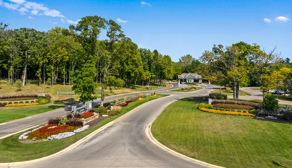 $1,250,000 | 1835 Hickory Hill, Unit 3401, Geneva, WI 53147