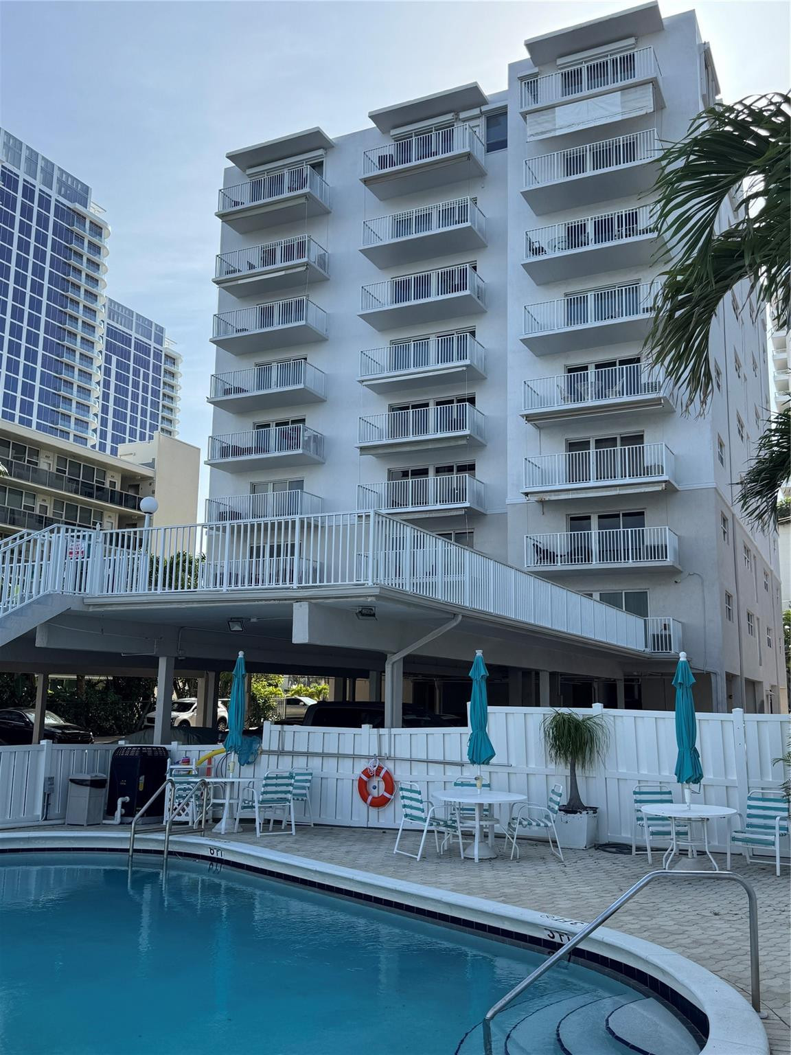 95 North Birch Road, Unit 402 Fort Lauderdale, FL 33304 - Photo 16 of 27 REAR VIEW OF BUILDING