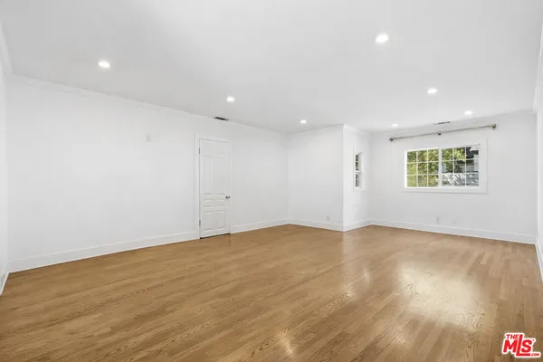 $15,000 | 2633 1/2 North Commonwealth Avenue, Los Angeles, CA 90027