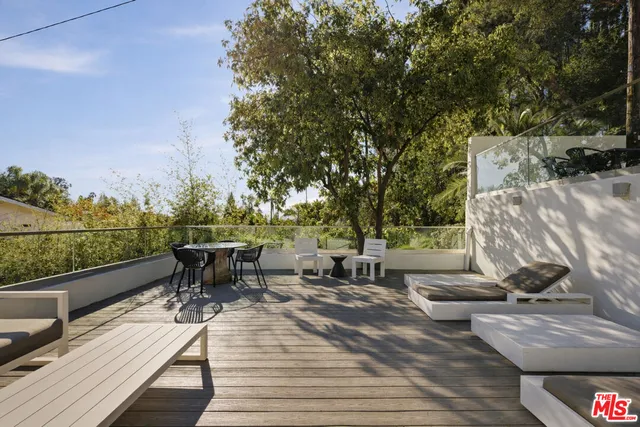 $18,000 | 2633 1/2 North Commonwealth Avenue, Los Angeles, CA 90027