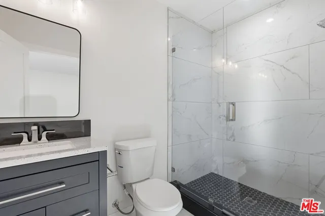 $18,000 | 2633 1/2 North Commonwealth Avenue, Los Angeles, CA 90027