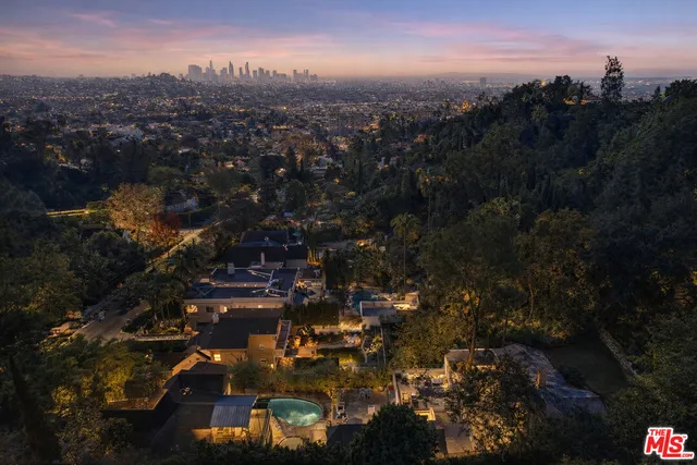 $18,000 | 2633 1/2 North Commonwealth Avenue, Los Angeles, CA 90027