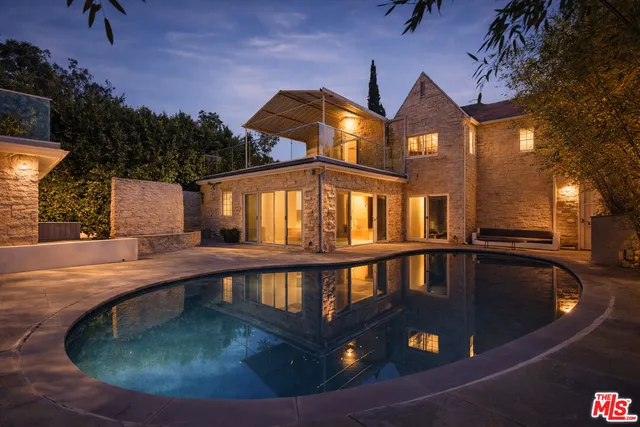 $18,000 | 2633 1/2 North Commonwealth Avenue, Los Angeles, CA 90027