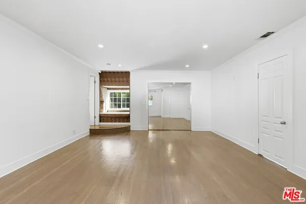 $15,000 | 2633 1/2 North Commonwealth Avenue, Los Angeles, CA 90027