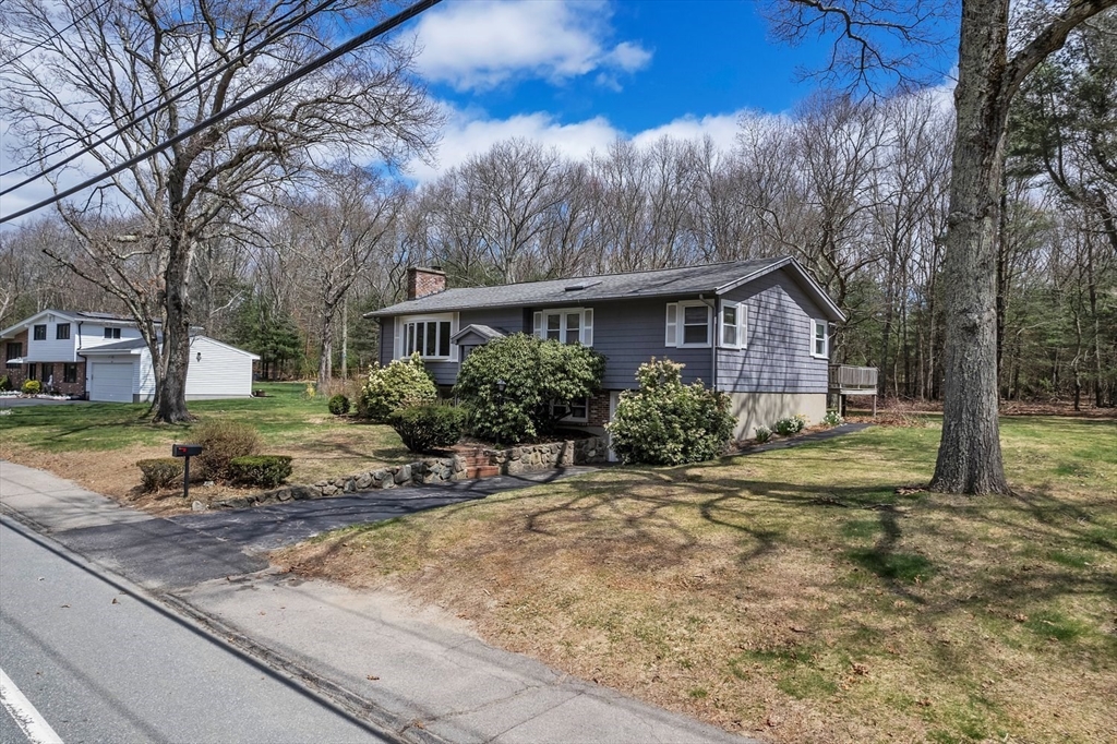 26 Hampton Road Sharon, MA 02067 - Photo 3 of 38 Gallery Image 3