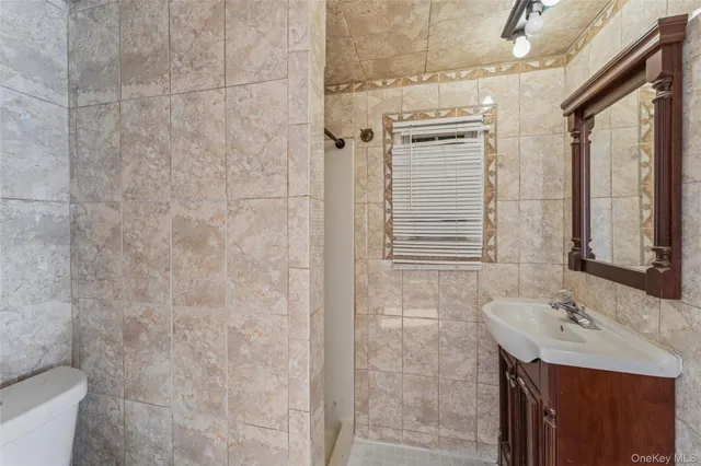 $4,995,000 | 6 Last Lane, Hampton Bays, NY 11946