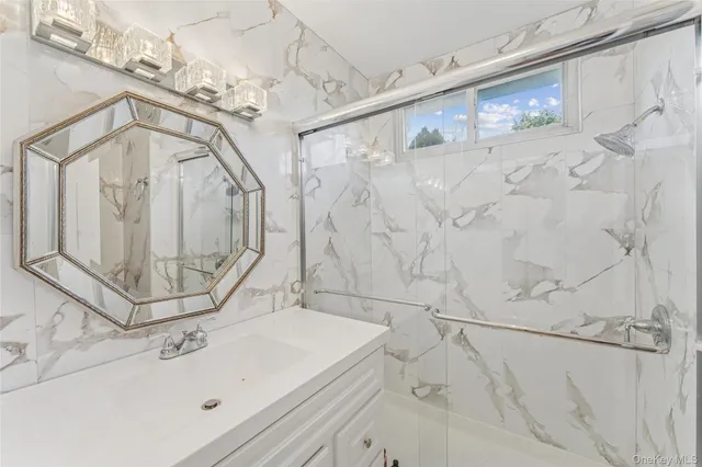 $4,995,000 | 6 Last Lane, Hampton Bays, NY 11946