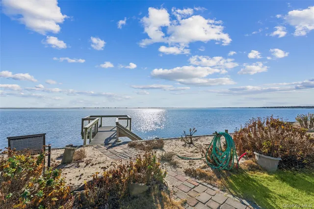 $4,995,000 | 6 Last Lane, Hampton Bays, NY 11946